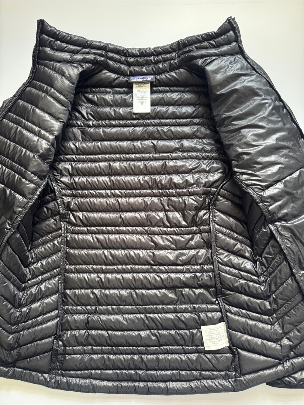Patagonia Women's ultralight down puffer jacket size XS Black - Picture 9 of 12